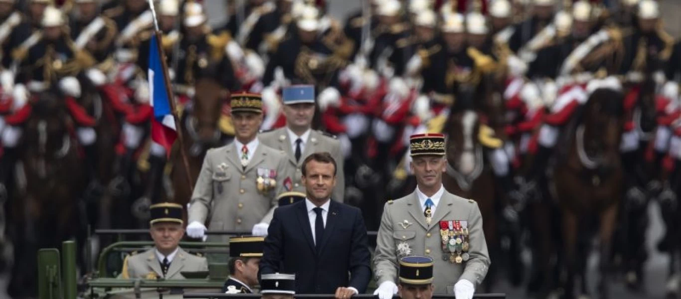 Κρίση στην Γαλλία: Ο Ε.Μακρόν μιλά για «αποτροπή πραξικοπήματος» και αποστρατεύει αξιωματικούς